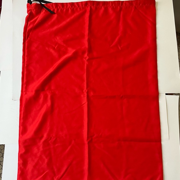 Gucci Red dust cover bag with drawstring Logo 18” x 24” tag Gucci made in Italy - Picture 2 of 7